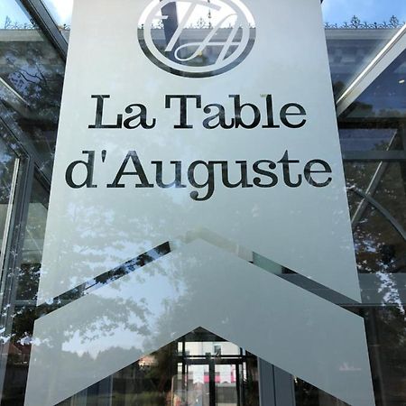 La Table D'Auguste Hotel Dour Екстериор снимка
