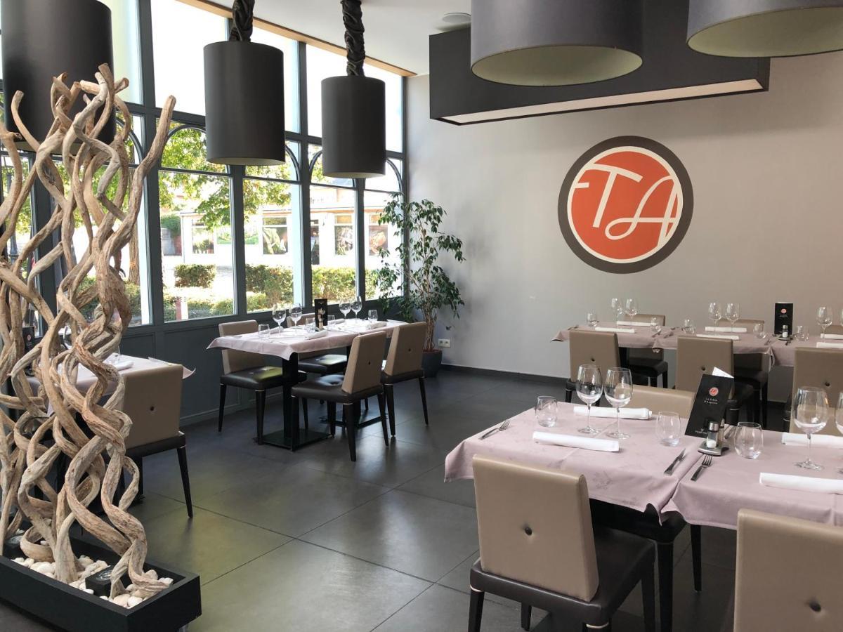 La Table D'Auguste Hotel Dour Екстериор снимка